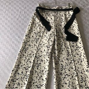 Lena Gabrielle Pants Women’s Wide Legs Stretchy Size 4  Tie Belt Ivory & Black F